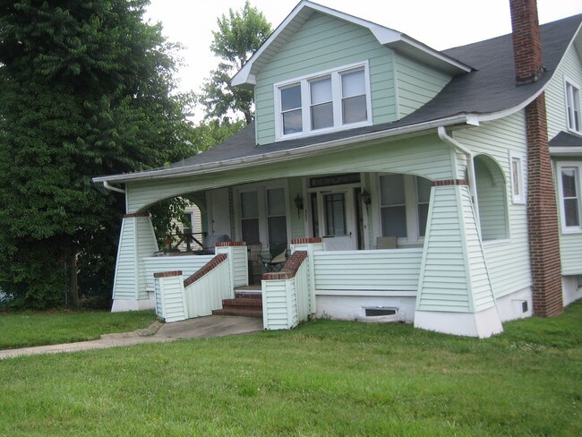 Building Photo - 4207 Wilkens Ave