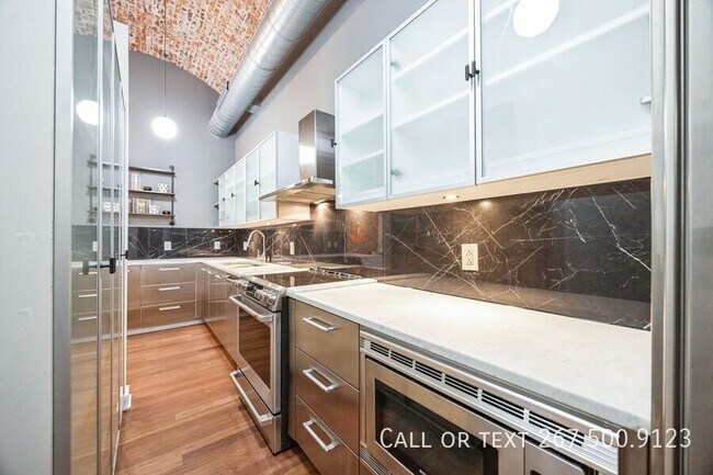 Building Photo - 105 S 12th St