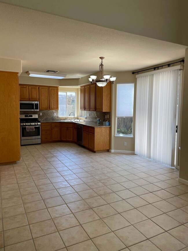 Building Photo - NICE TWO STORY IN WEST ROSEVILLE NEAR SCHO...
