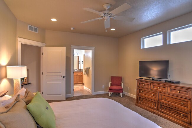 Building Photo - 5901 N Beaham Ave