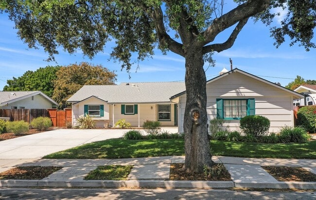 Building Photo - 1917 Hobart Dr