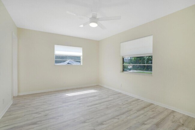 Building Photo - 3800 Calvin Ave