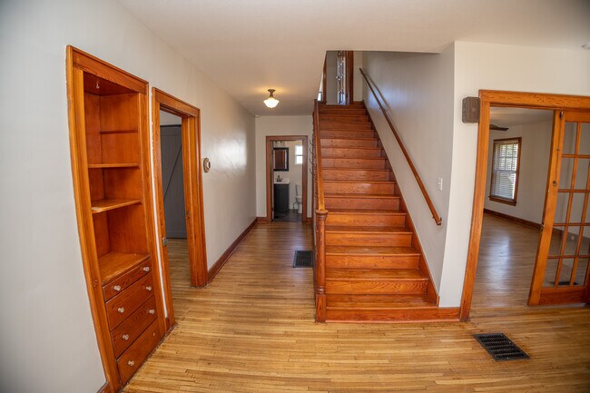 Building Photo - 5410 Simpson St