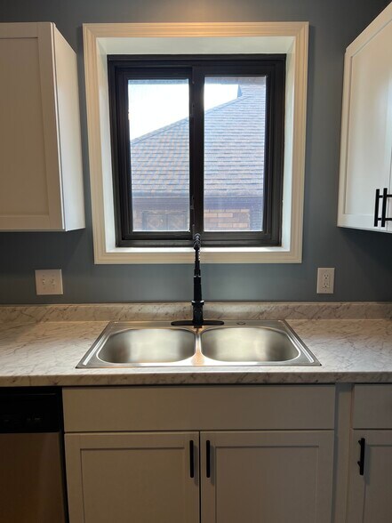 Kitchen - 3014 Maywood Ave