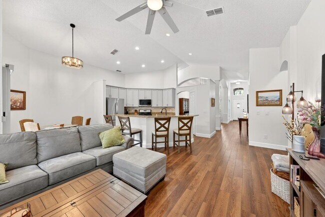 Building Photo - 5477 Glen Oak Pl