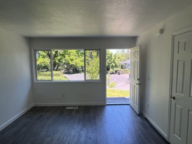 Building Photo - 192 S Church St