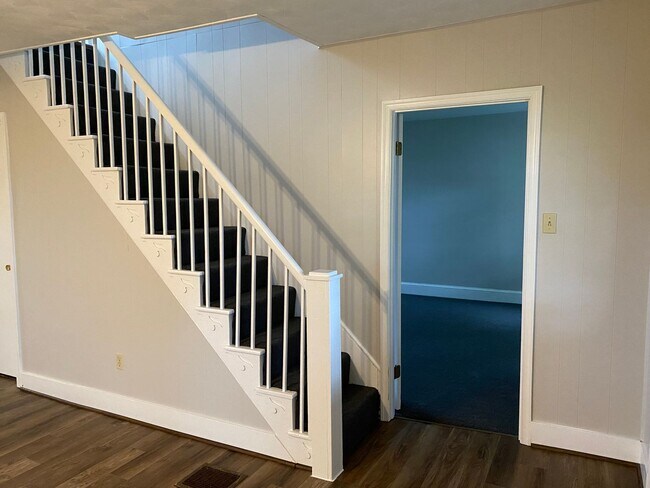 Building Photo - Coming soon! 4 Bedroom Farmhouse for Rent in Shippensburg