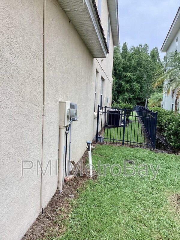 Building Photo - 10886 Cory Lake Dr