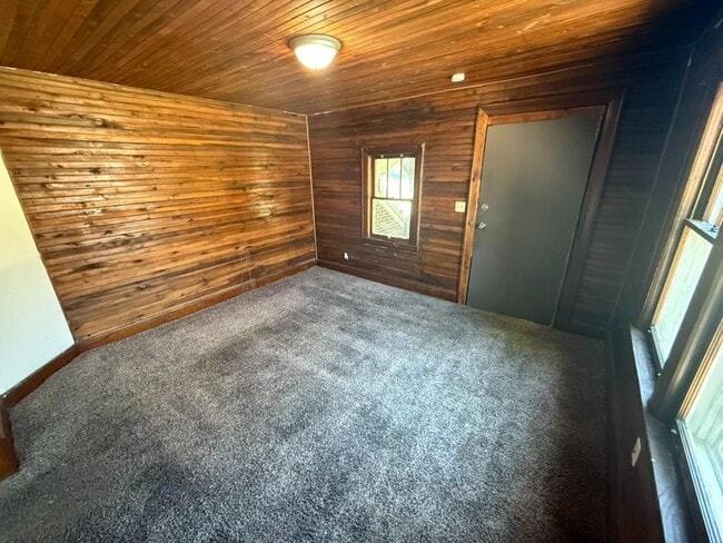 Building Photo - 107 Rayon Dr