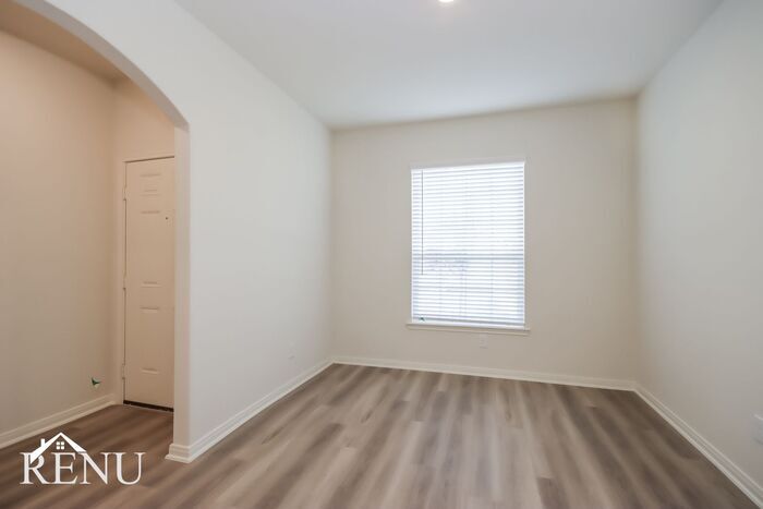 Building Photo - 10458 Sweetwater Creek Dr
