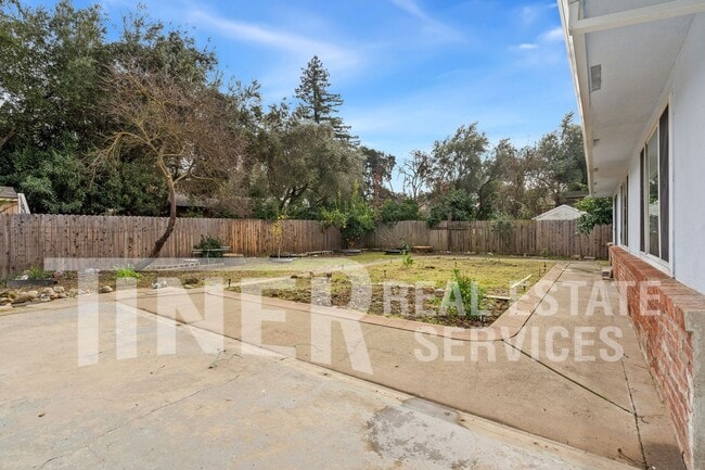 Building Photo - 6218 Stanley Ave