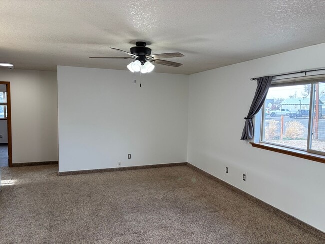 Building Photo - 200-204 NE 7th St