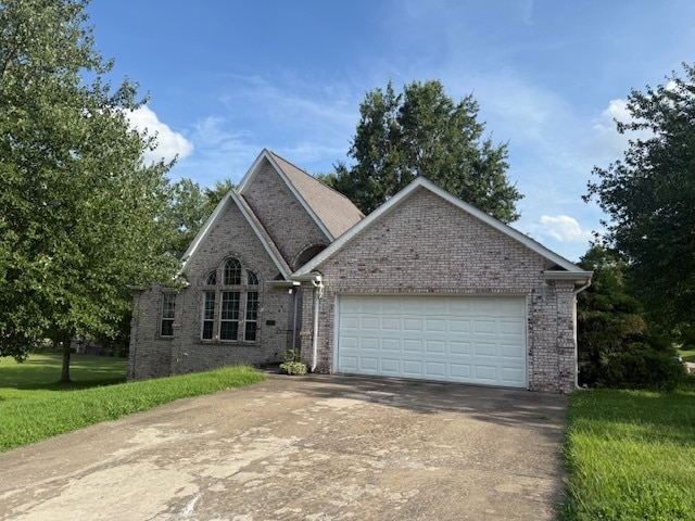 Building Photo - 1621 Greenbrier Dr