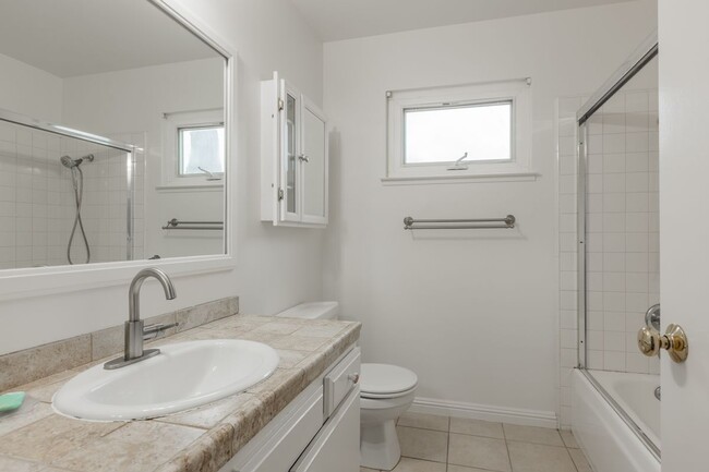 Building Photo - 1057 Iris Ave