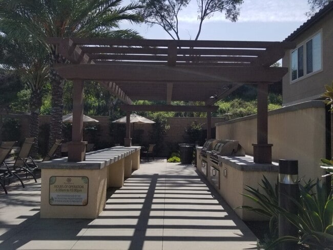 Building Photo - 235 W Ridgewood St