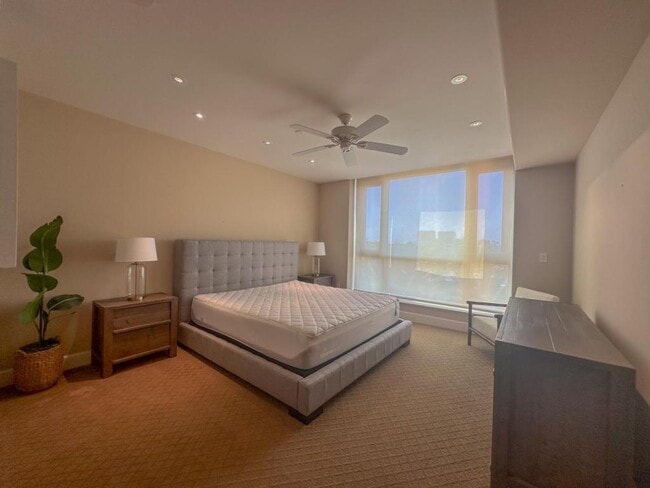 Building Photo - 5068 Scholarship