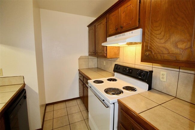 Building Photo - 910 Aspen Ct