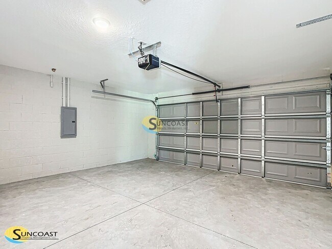 Building Photo - 5994 E Willow St