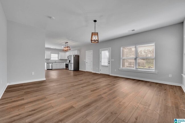 Building Photo - 559 Troubadour Ln