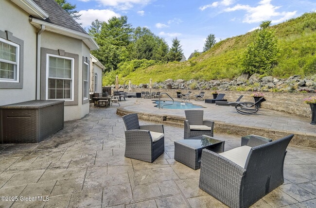 Building Photo - 20 Heather Ridge Rd