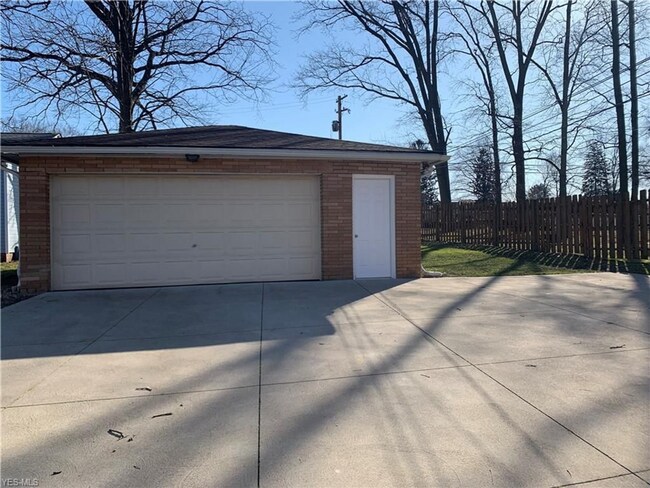 Building Photo - 6311 Theota Ave