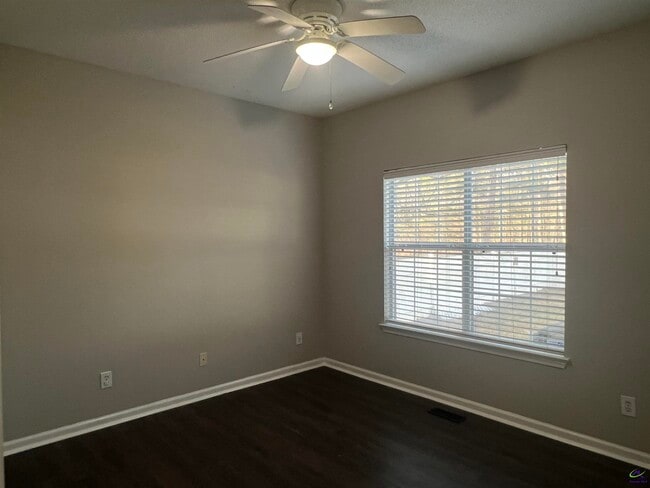 Building Photo - 253 Chadwick Cir