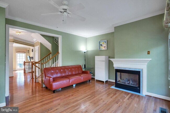 Building Photo - 12410 Meadow Field Dr