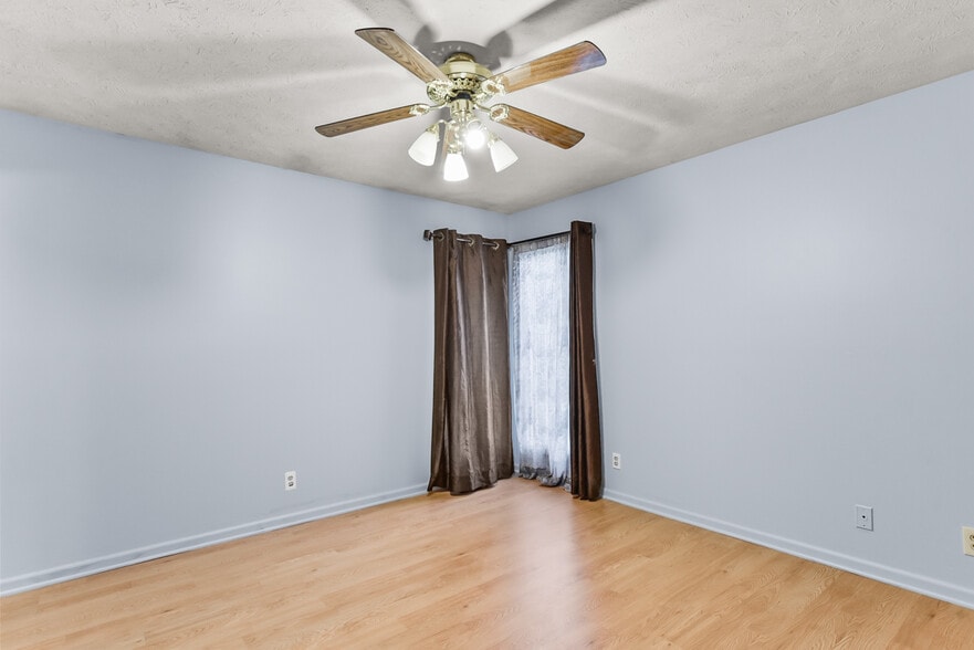 Building Photo - 5016 S 164th St