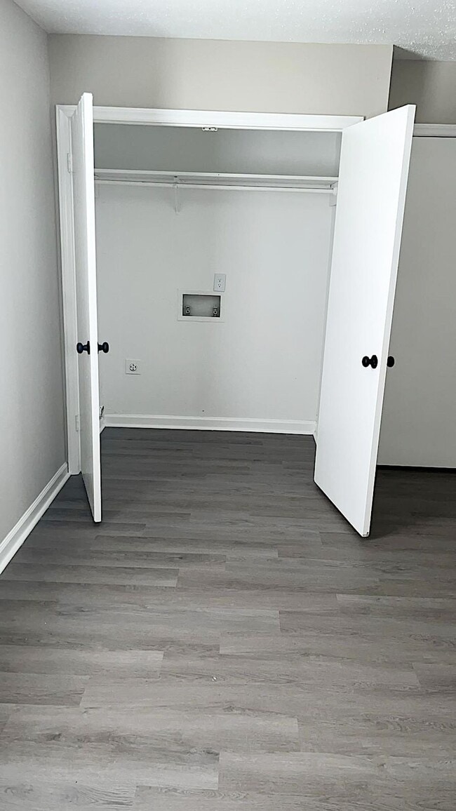 Building Photo - HOUSING VOUCHER ACCEPTED