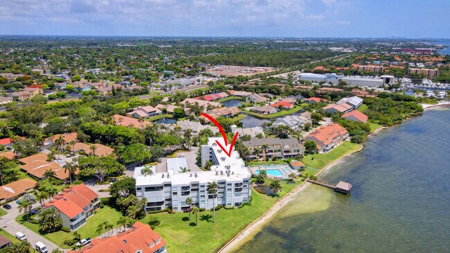 Building Photo - 8200 Lakeshore Dr