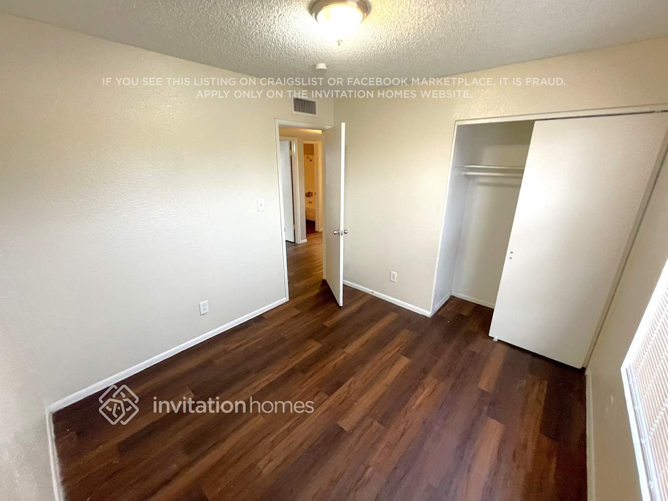 Building Photo - 8435 W Amelia Ave