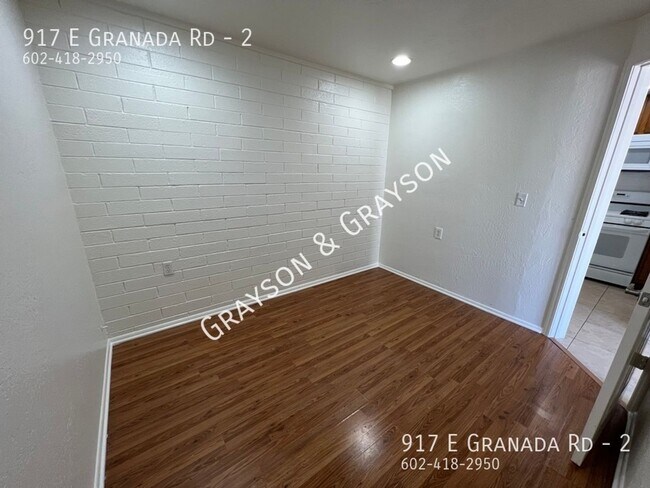Building Photo - 917 E Granada Rd