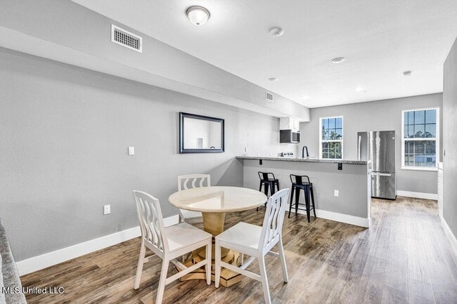 Building Photo - 112 E Orchard Loop