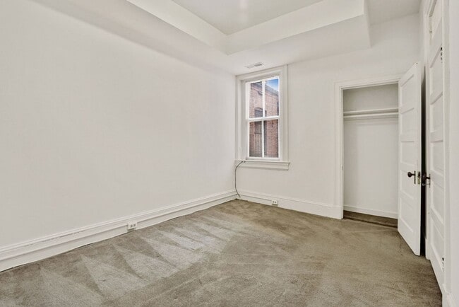 Building Photo - Professionally Managed// 3 Bedroom 2 Bathroom Condo // Kalorama/Dupont Circle// 1 Parking Spot In...