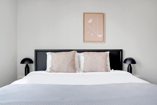 Building Photo - 210 Wall St