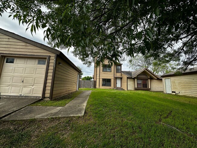Building Photo - 8437 Forest Ridge Dr