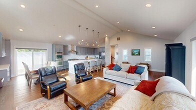 Building Photo - Beautiful home In Eastside Costa Mesa