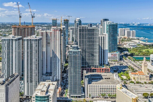 Building Photo - 121 NE 5th St