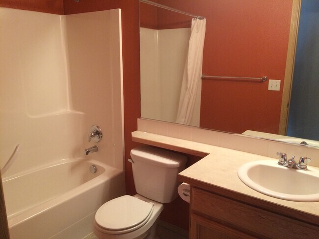 Building Photo - Home for Rent WSG Included!