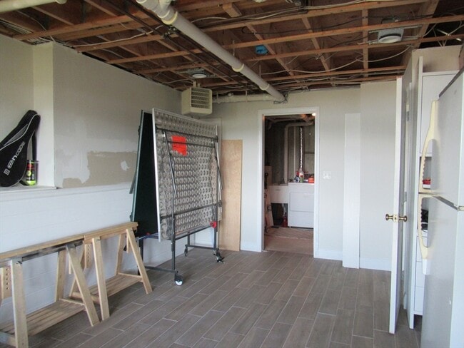 Building Photo - 39 River Rd