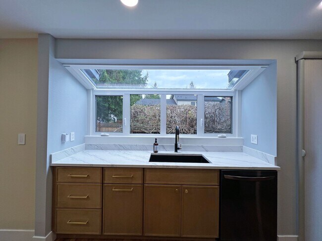 Building Photo - Gorgeous 3 Bedroom 2 Bath Home in Desirable Fairwood, Renton