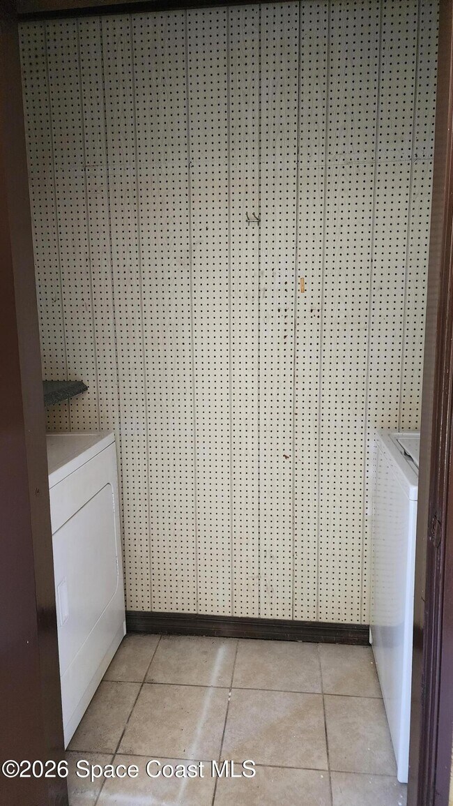 Building Photo - 2980 Sir Hamilton Cir