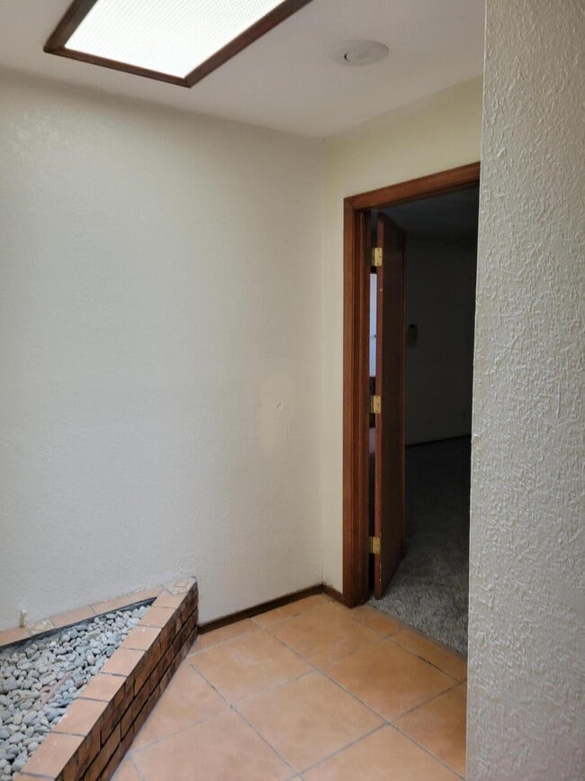 Building Photo - 5624 Spiritus Pl