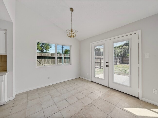 Building Photo - 6214 Skyview Dr