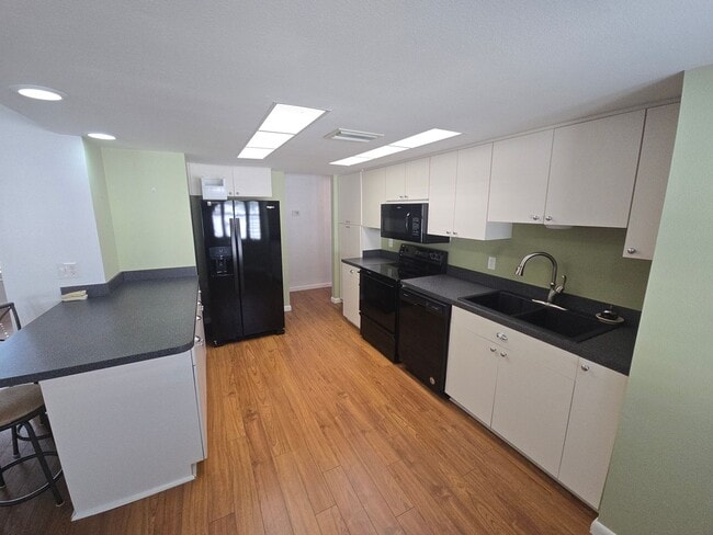 Building Photo - Charming 2 Bed 2 Bath in Holiday, Fl