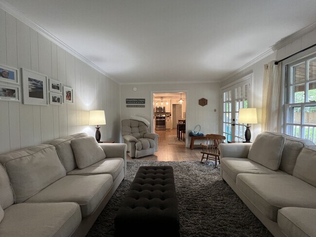 Building Photo - Beautifully Remodeled Colonial in James La...