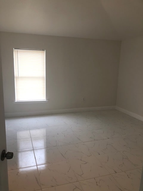 Building Photo - 401 Blackbird Way