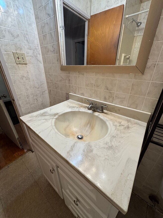 Building Photo - 4108 S Park Dr