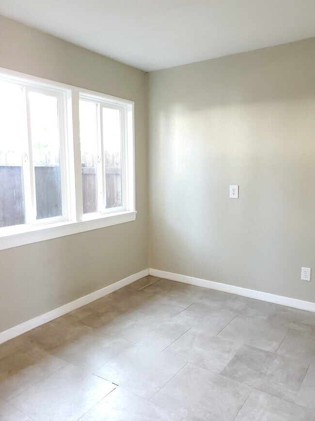 Building Photo - 3620 Bickerstaff Rd