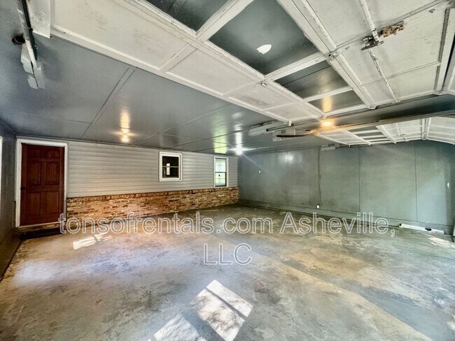 Building Photo - 1574 Lynn Rd